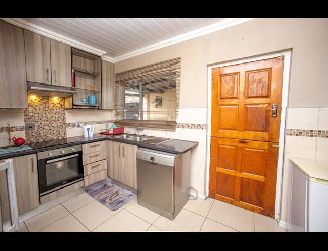 3 BEDROOM HOUSE FOR SALE IN AMALINDA